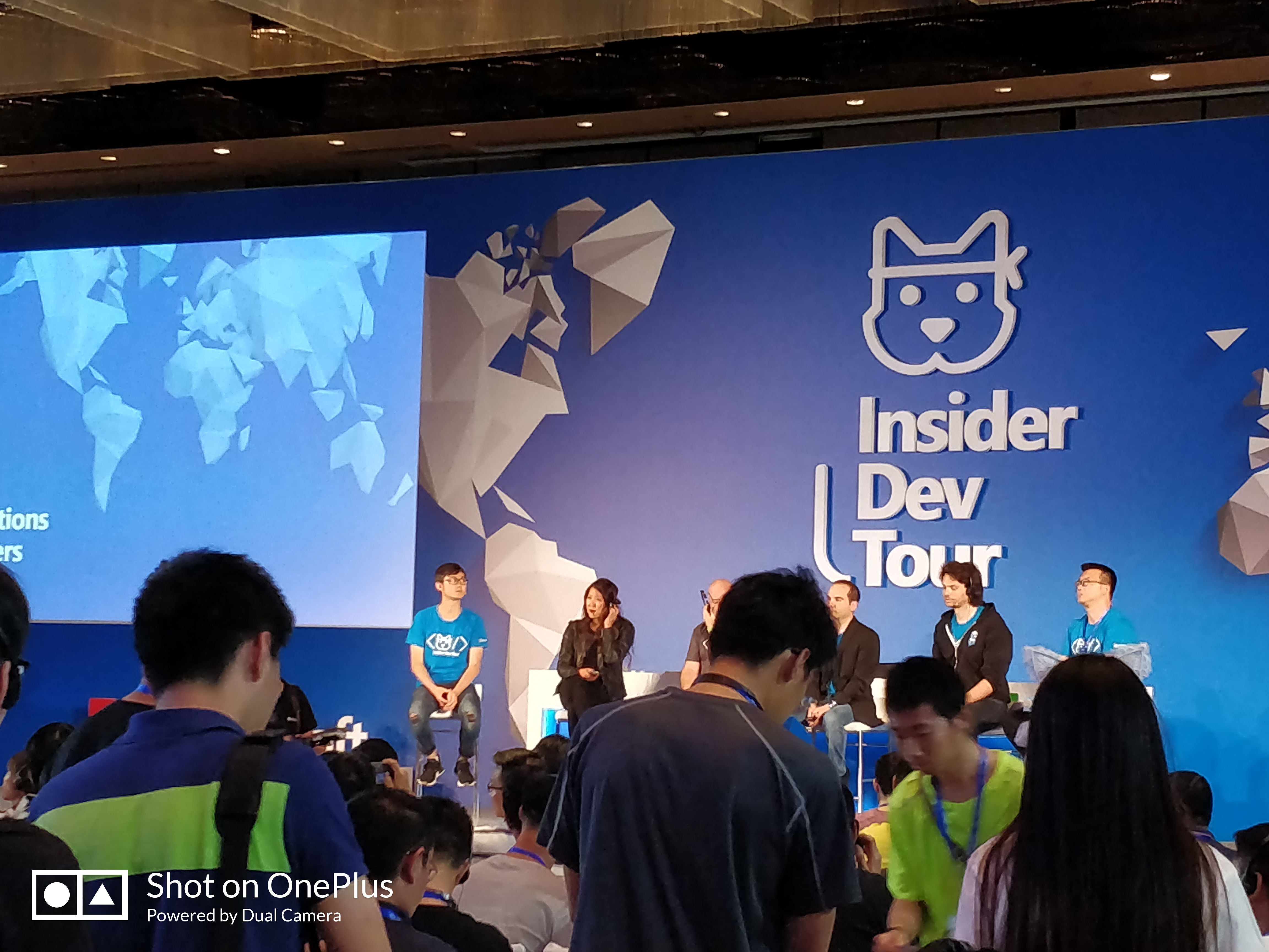 排队提问的人非常多